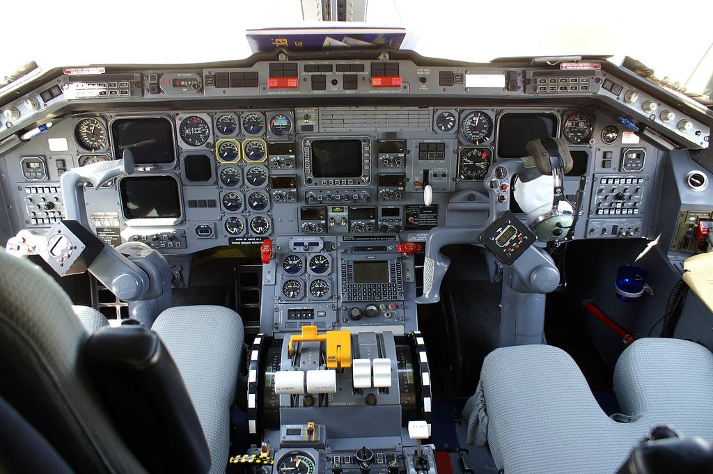 Embraer_120_Cockpit.jpg - 138.33kb