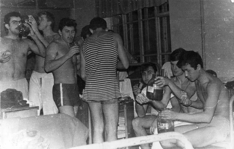 1985 New Year.jpg - 130.64kb