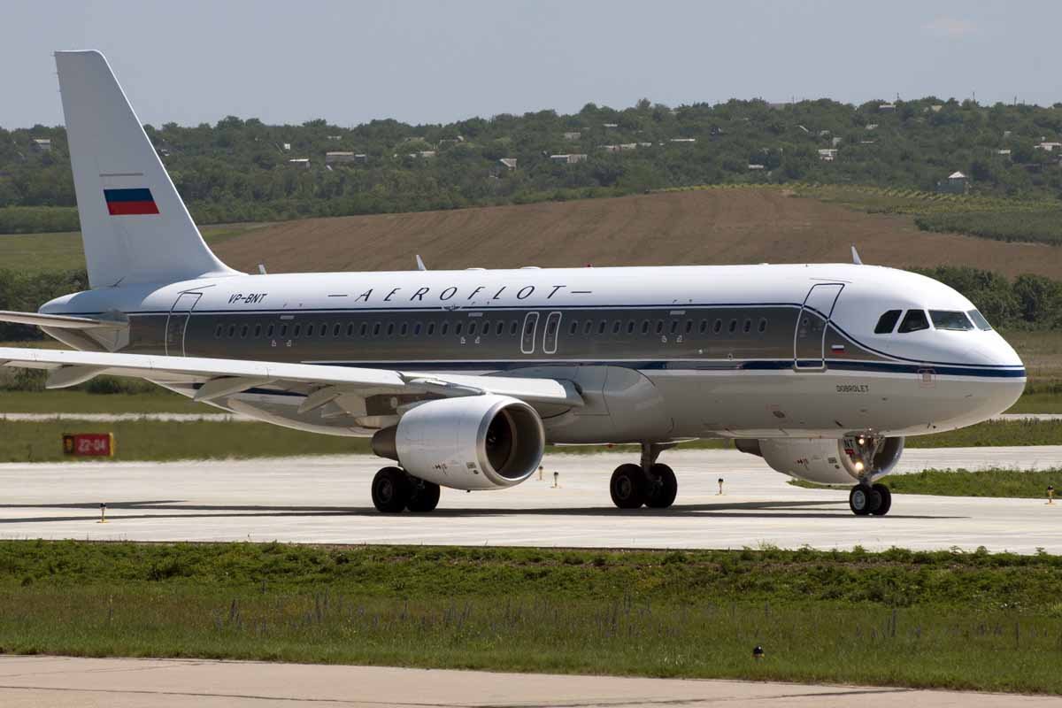 Aeroflot A320-214 VP-BNT.jpg - 95.94kb