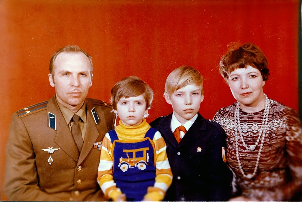 204. , 1979 .jpg - 124.7kb